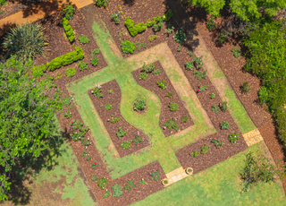 Choosing the Right Landscape Edging Materials: A Guide for Landscapers